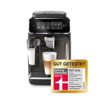 Philips Serie 5500 Kaffeevollautomat – LatteGo Milchsystem, 20 heiße und kalte Kaffeespezialitäten, 40% leiser mit SilentBrew, QuickStart, Schwarz Verchromt (EP5547/90)